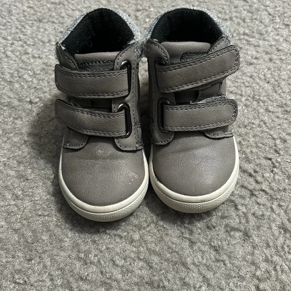 Baby gray boots size 4